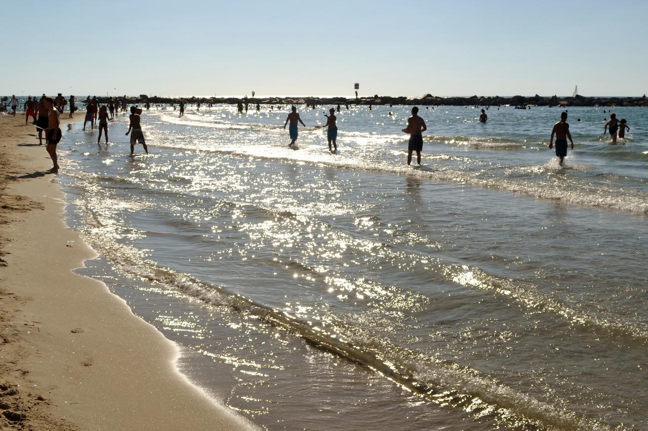 Crown Sea Apart Hotel Tel Aviv Esterno foto